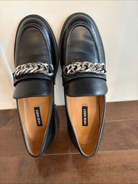Nine West Black Leather Slip-On Loafers with Silver Chain